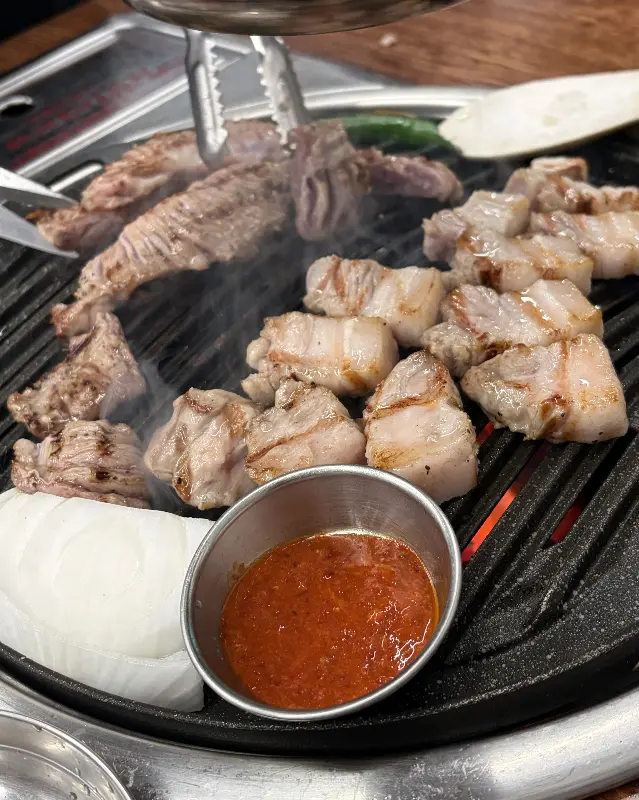 잘 구워진 삼겹살