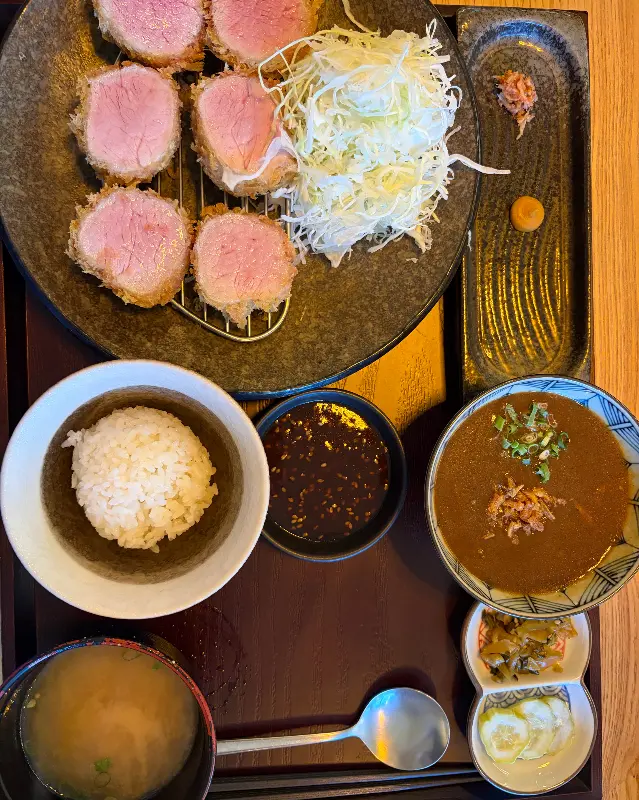 돈카츠 정식 한상차림