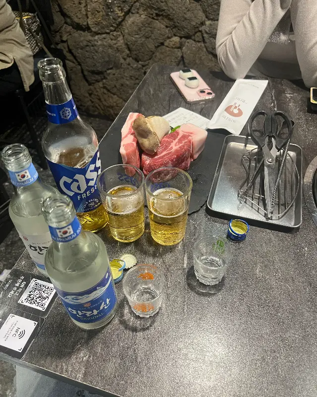 돌담흑돼지 중문점 내부