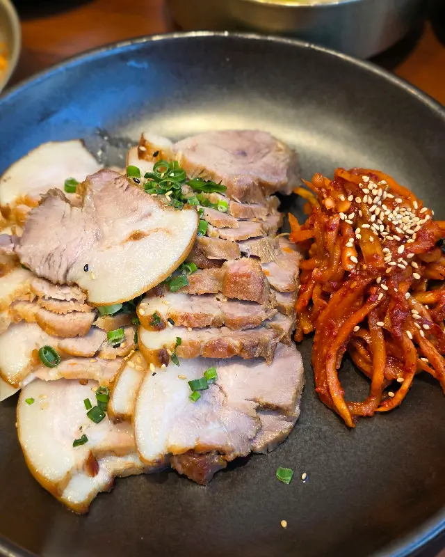 수육과 무김치의 조화