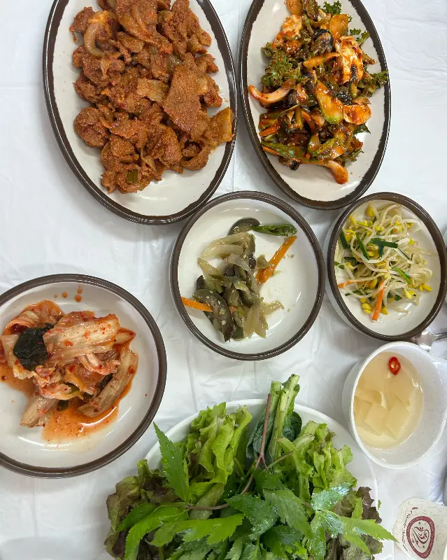 윤기가 자르르 흐르는 제육볶음