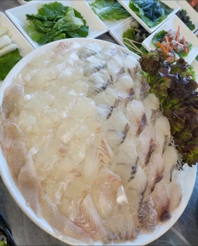 싱싱한 활어회 한 접시