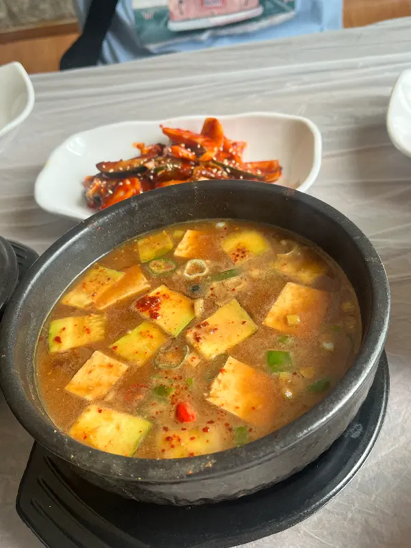 뚝배기에 담겨 나온 된장찌개
