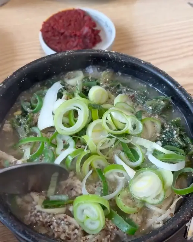 대파가 듬뿍 올려진 해장국