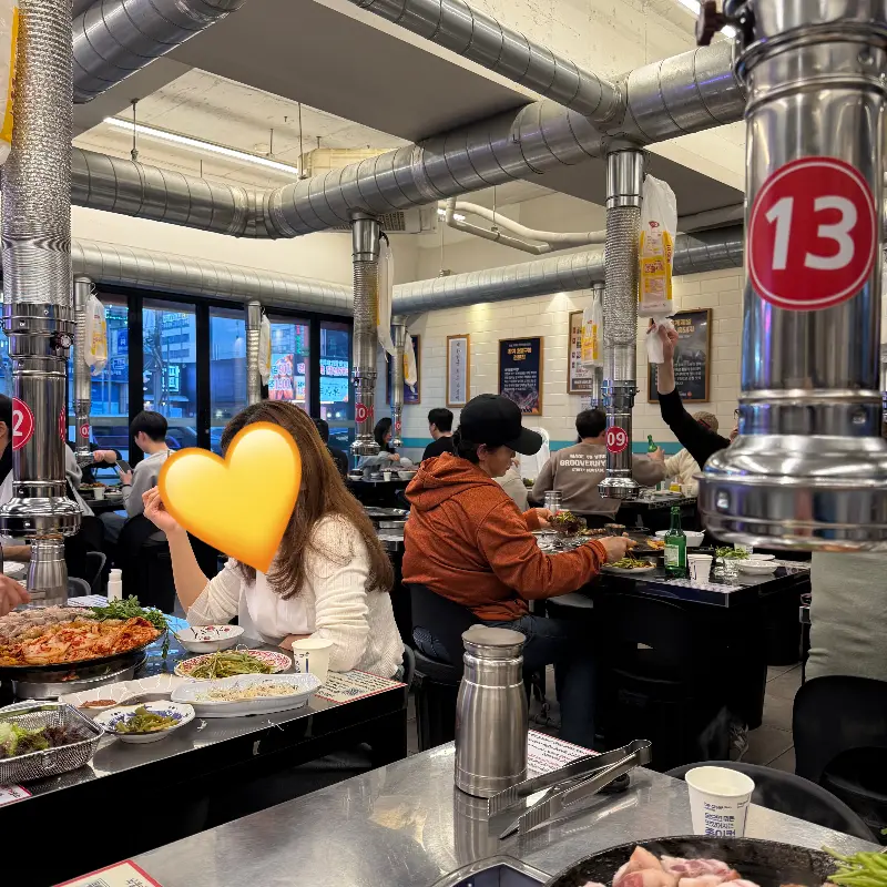 넓고 쾌적한 매장 내부