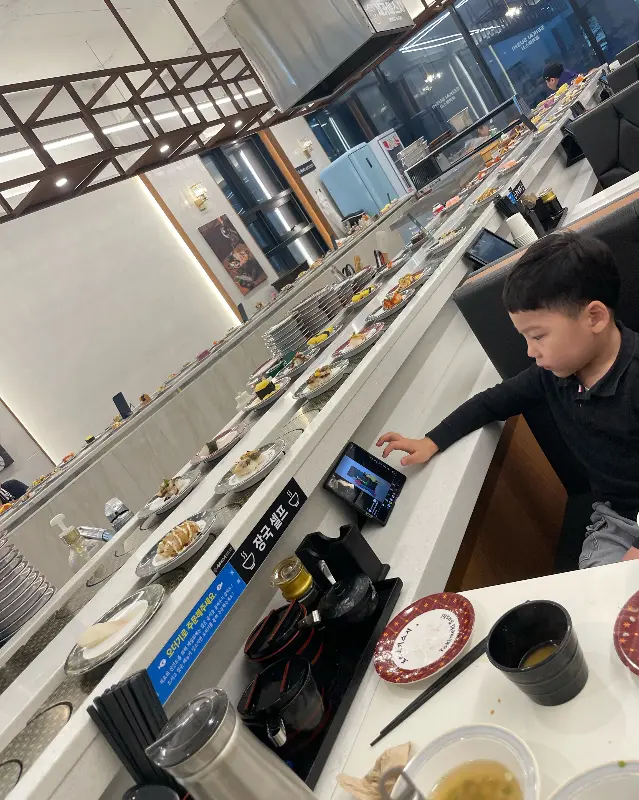 아이와 함께 식사