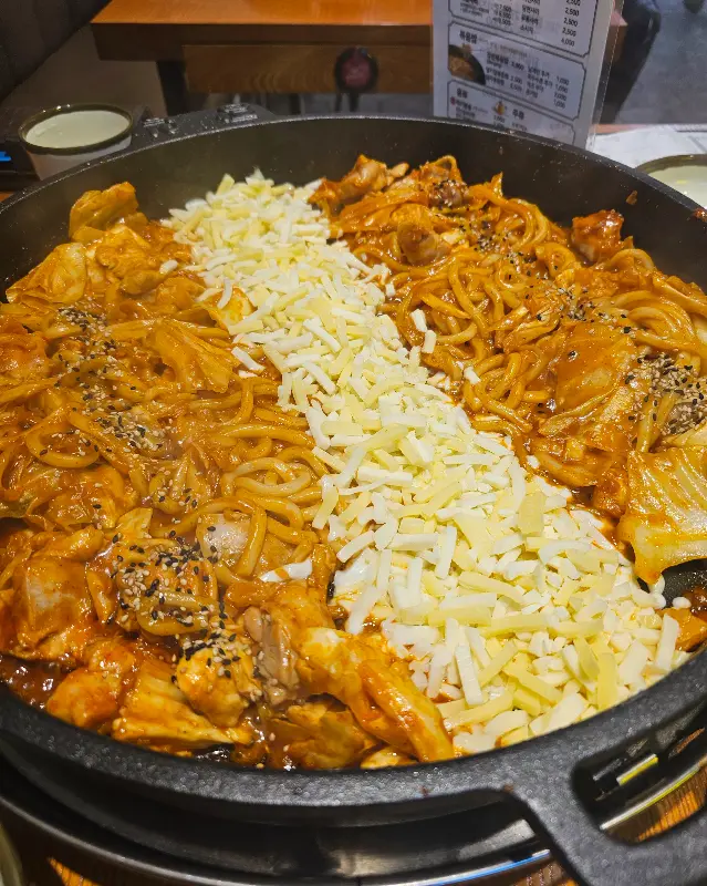 푸짐한 닭갈비 한 상 차림