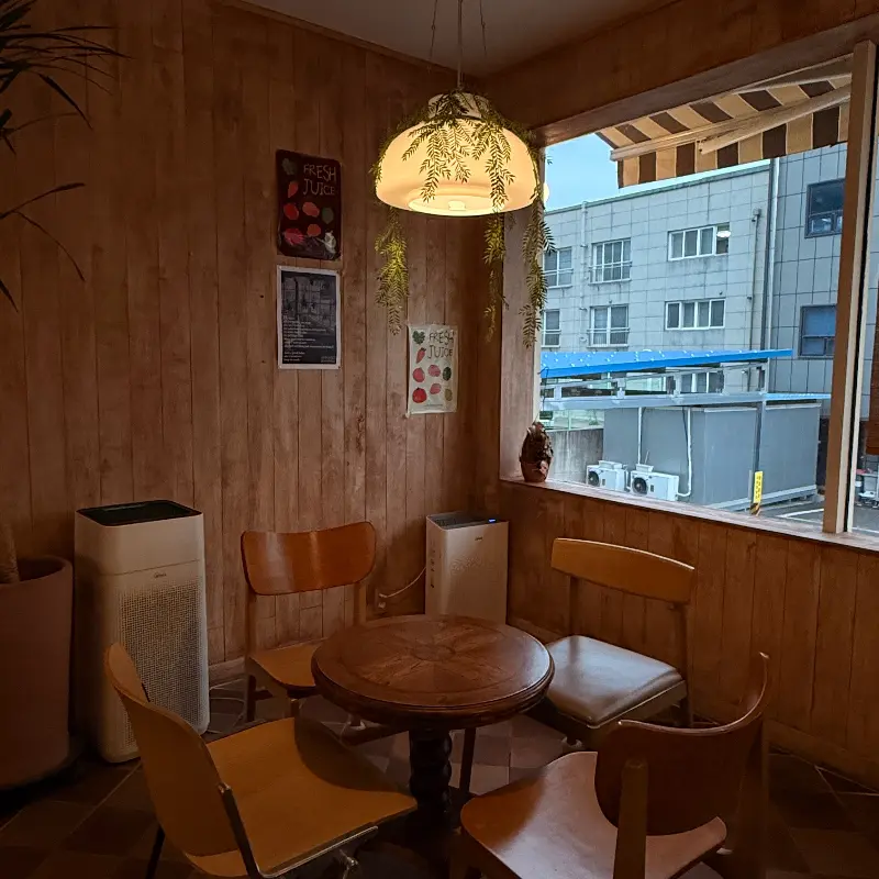 카페 내부 테이블