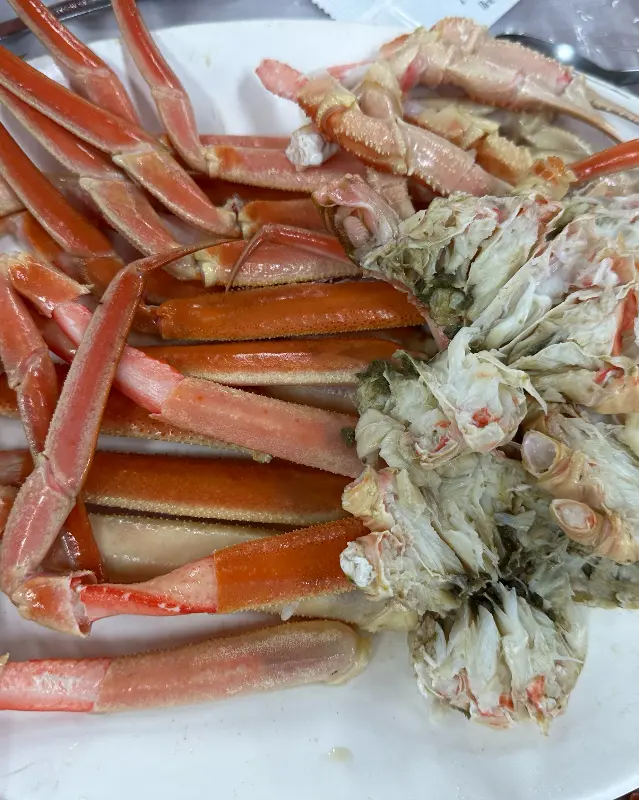 살이 꽉 찬 먹음직스러운 대게