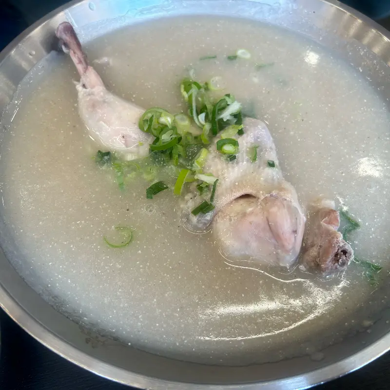 푸짐한 닭칼국수