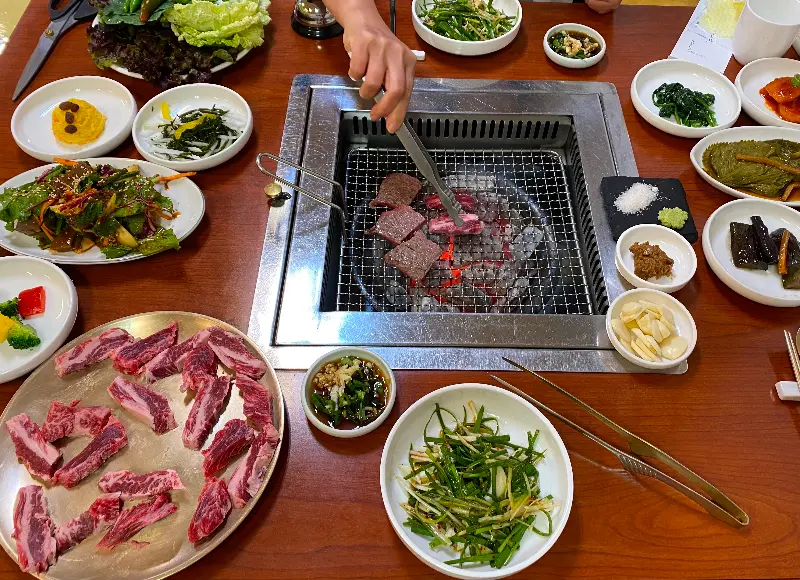 깔끔한 매장 내부