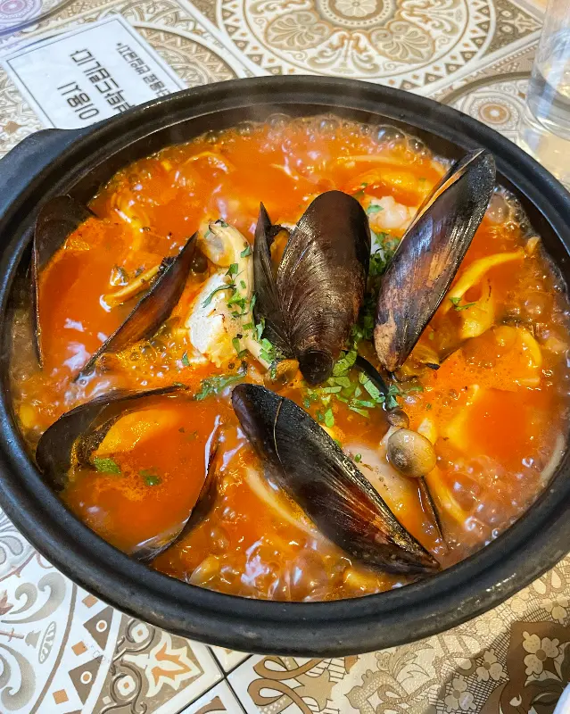 뚝배기에 담겨 더욱 맛있는 파스타