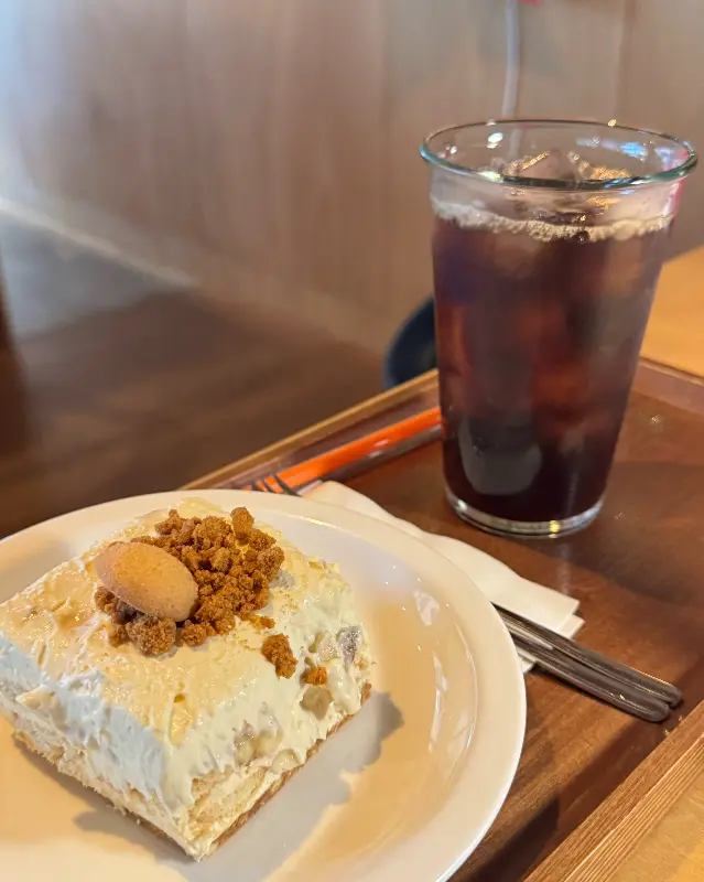 바나나 푸딩과 아이스 아메리카노