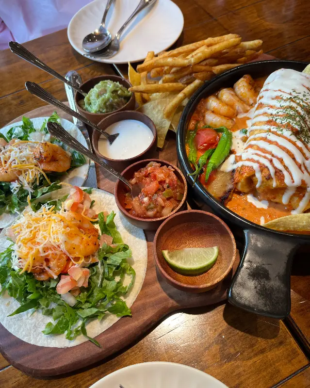 다양한 소스와 함께 즐기는 갓잇 서울숲점의 메뉴들