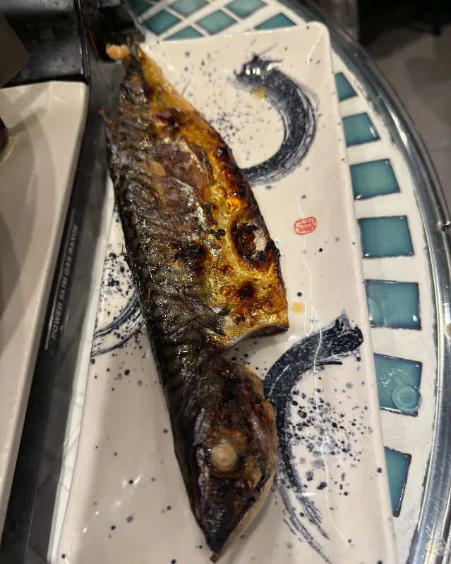 윤기가 흐르는 고등어 구이