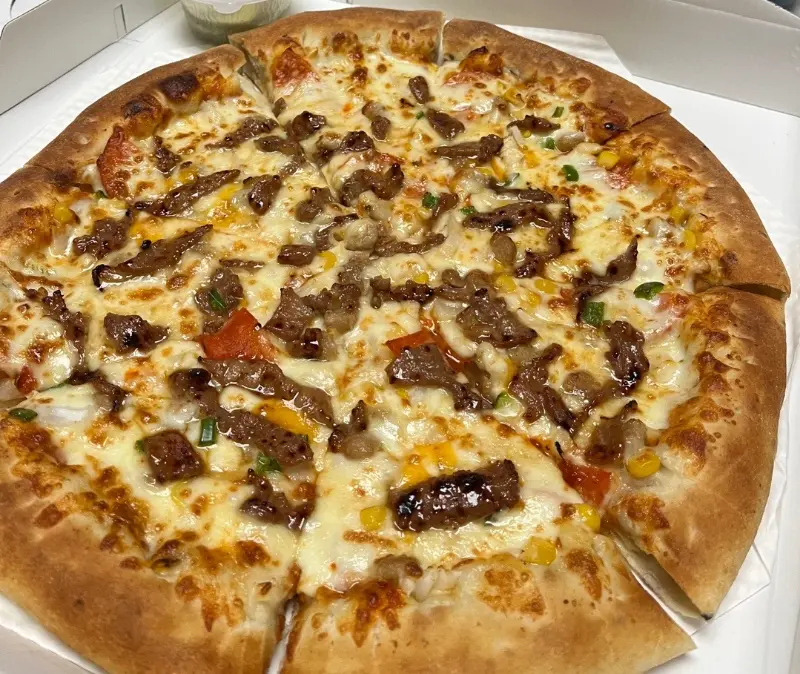 윤기가 흐르는 불고기 피자