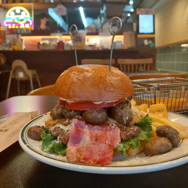 시그니처 버거의 웅장한 자태