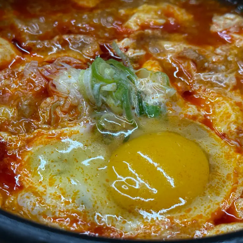 얼큰하고 칼칼한 순두부찌개