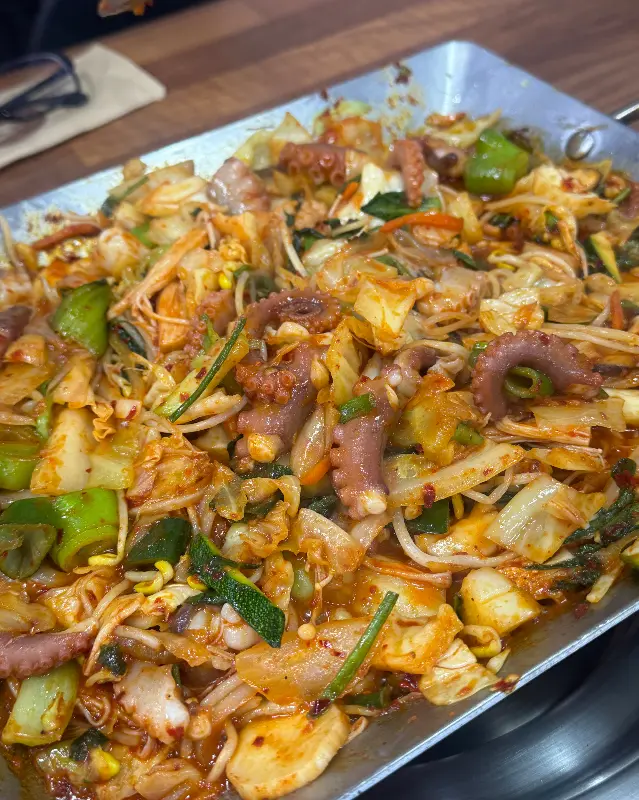 군침 도는 비주얼의 낙지볶음