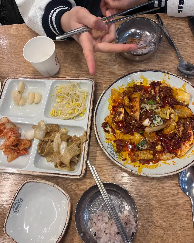 푸짐한 제육볶음 한 상 차림