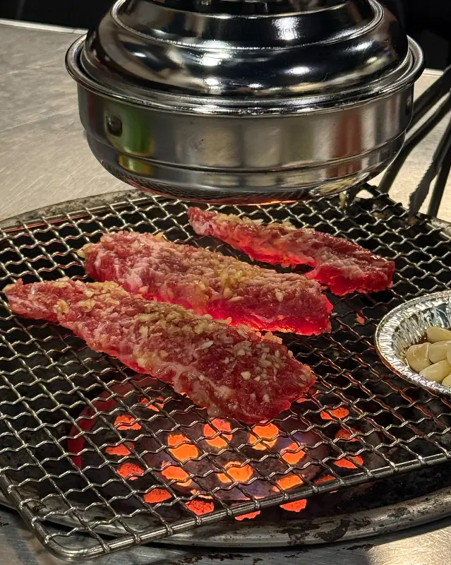 연탄불에 구워지는 갈비살