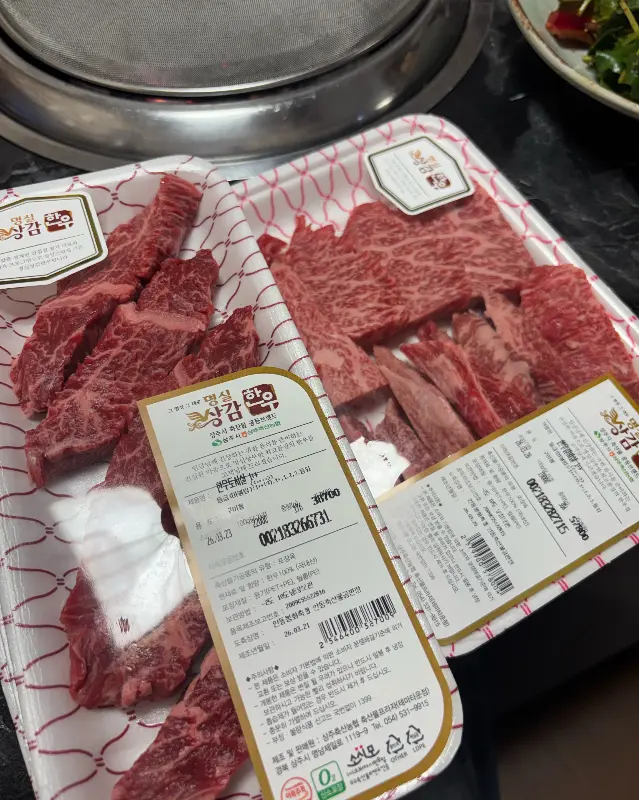 육즙 가득한 한우 한 점