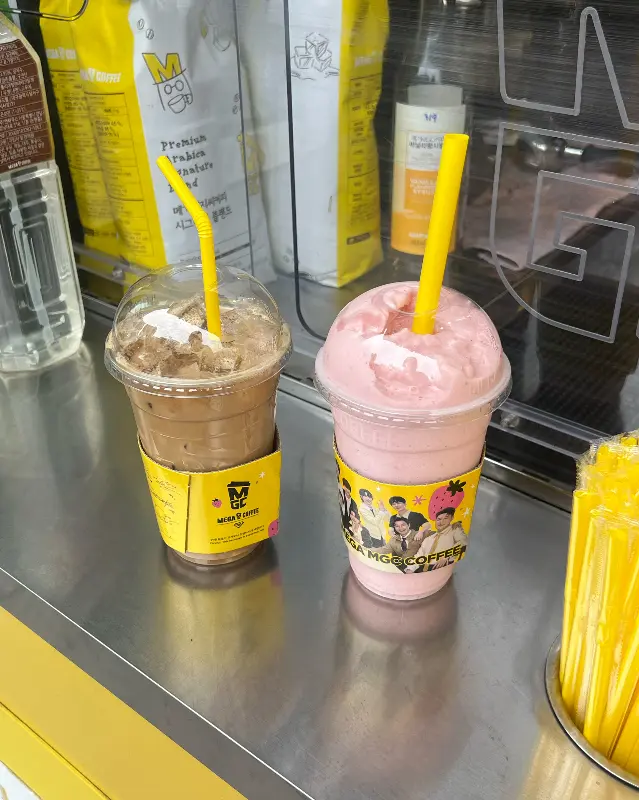 메가커피의 다양한 음료들