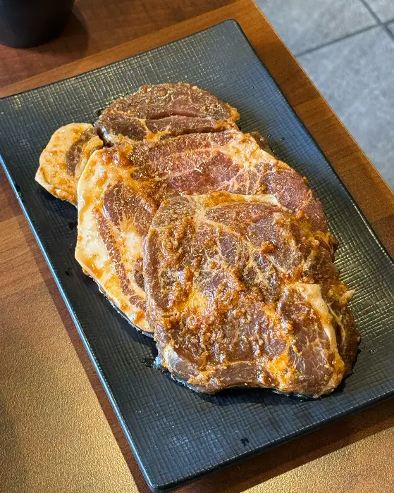 양념이 잘 배어든 돼지목살