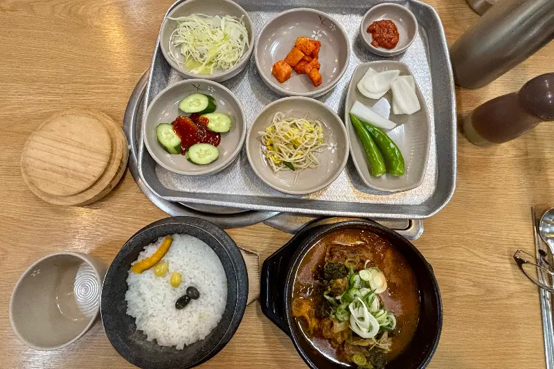 돌솥밥과 뼈해장국