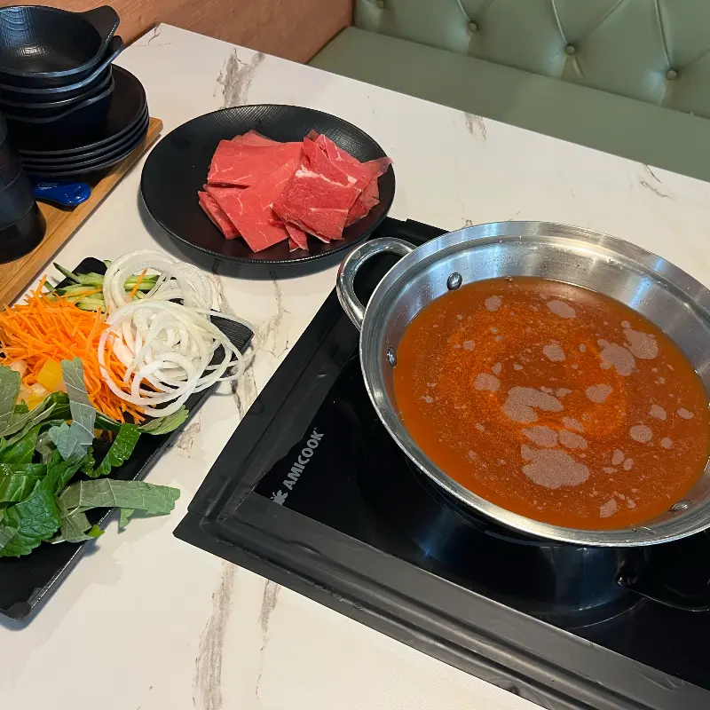 샤브샤브 재료와 육수