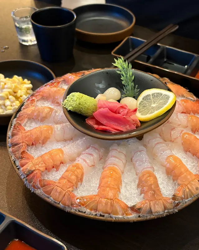 딱새우회의 화려한 비주얼