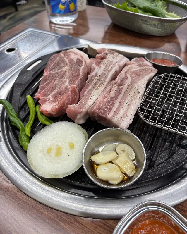 삼겹살과 밑반찬