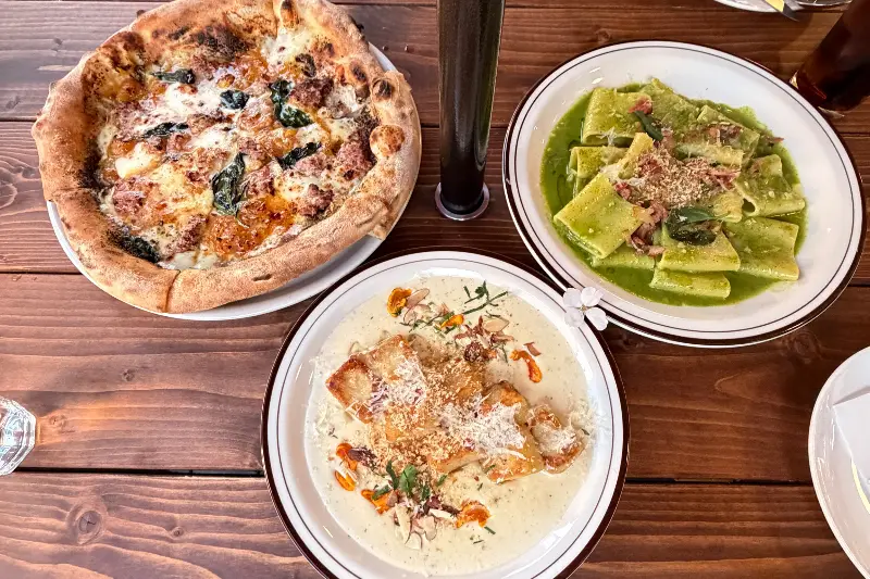 피자, 뇨끼, 파스타 한 상 차림