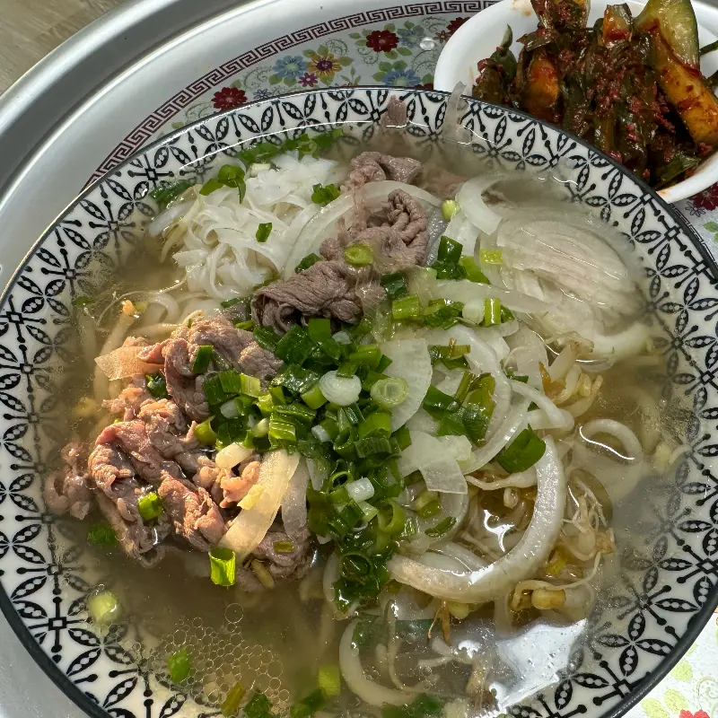 푸짐한 양의 쌀국수