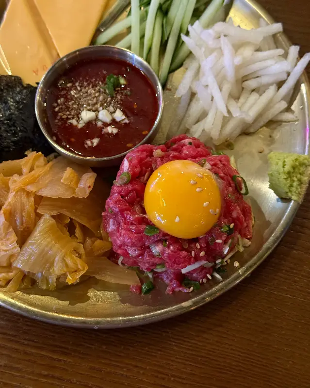 먹음직스러운 육회