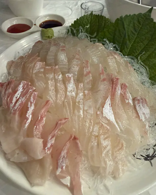 신선함이 눈으로도 보이는 활어회