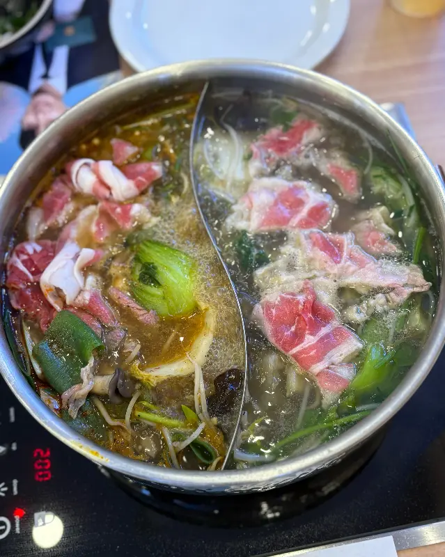 보글보글 끓는 샤브샤브