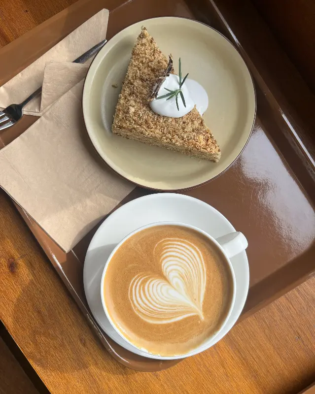 말렌카 케이크와 라떼