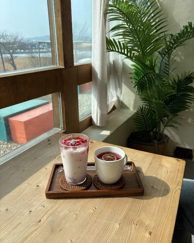 딸기라떼와 오미자차