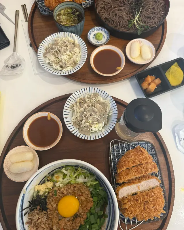돈까스와 마제소바 한상 차림
