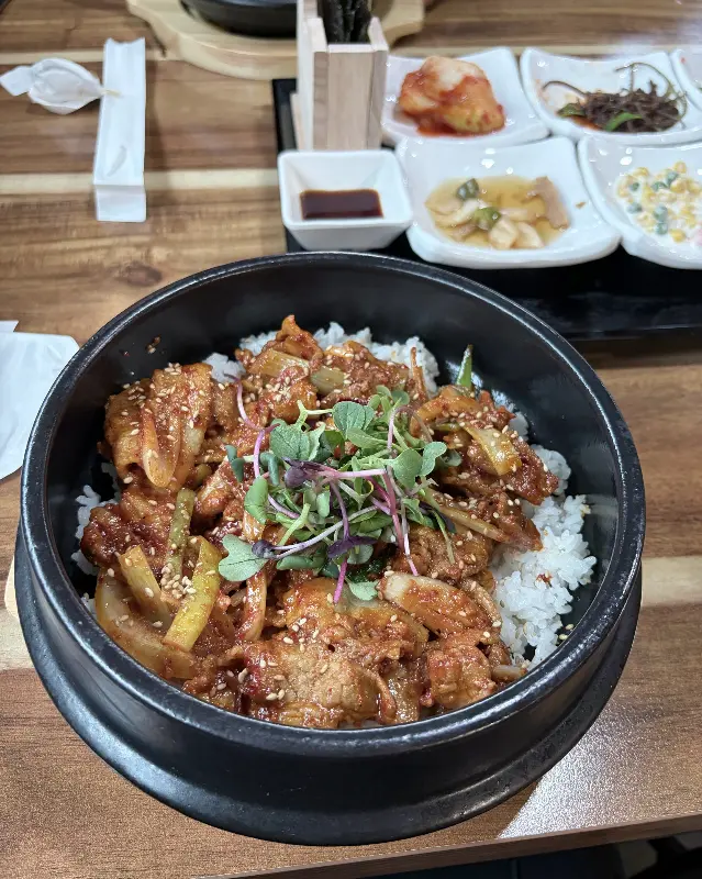 제육돌솥덮밥