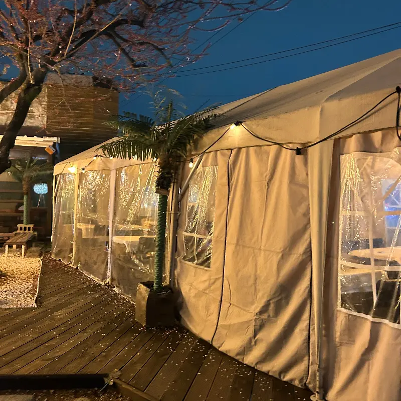 낮과밤 야외 테라스