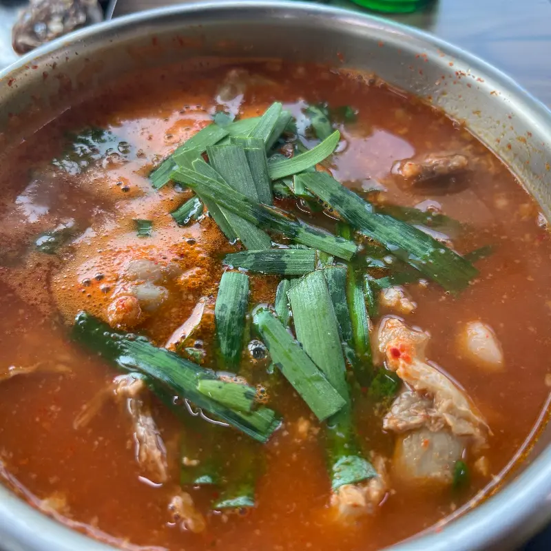 다진 양념을 푼 얼큰한 순대국밥