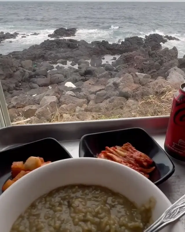 전복죽과 밑반찬