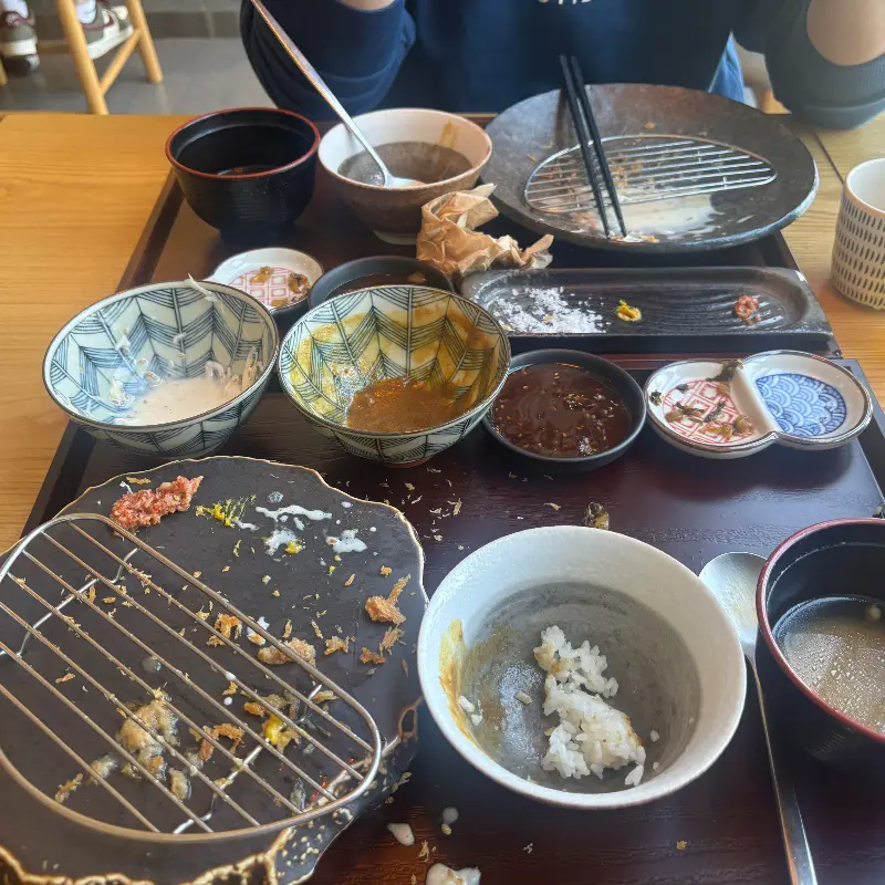 깨끗하게 비워진 식기