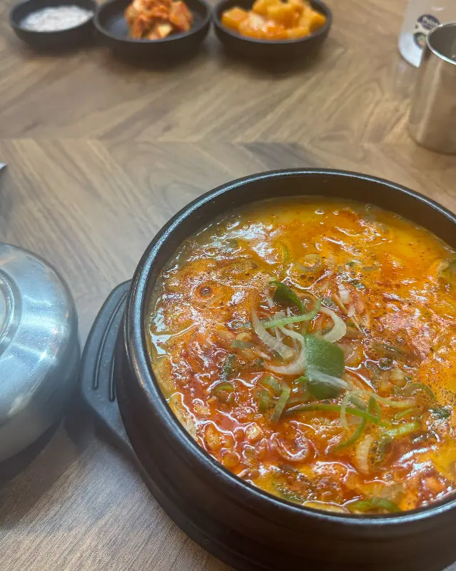 얼큰한 국물에 밥 한 공기 뚝딱