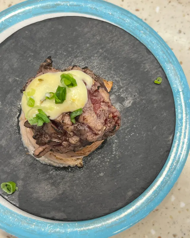 환상적인 맛의 육회 초밥