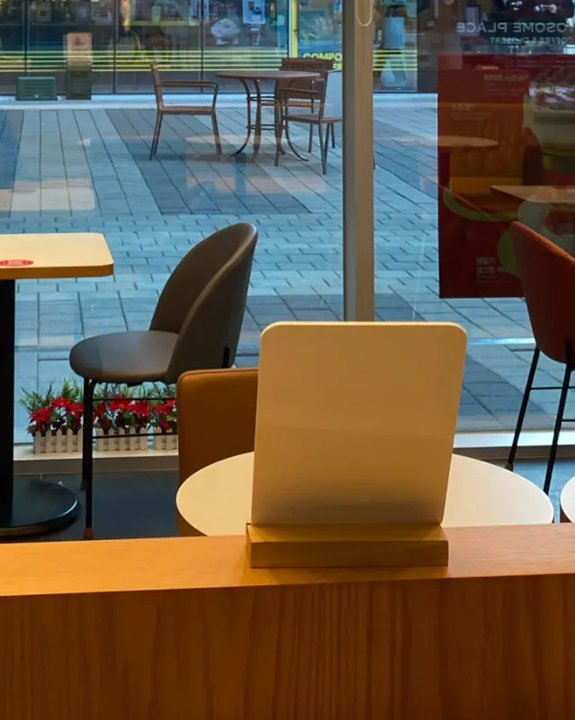 투썸플레이스 중대병원점 내부 좌석