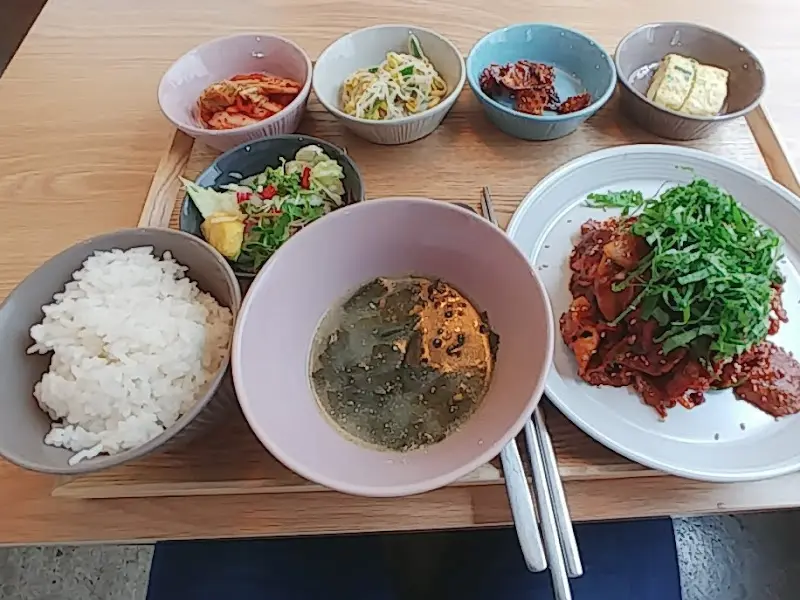 제육볶음 정식 한상차림