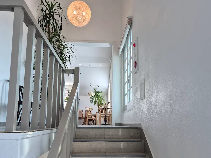 3층 카페로 올라가는 계단